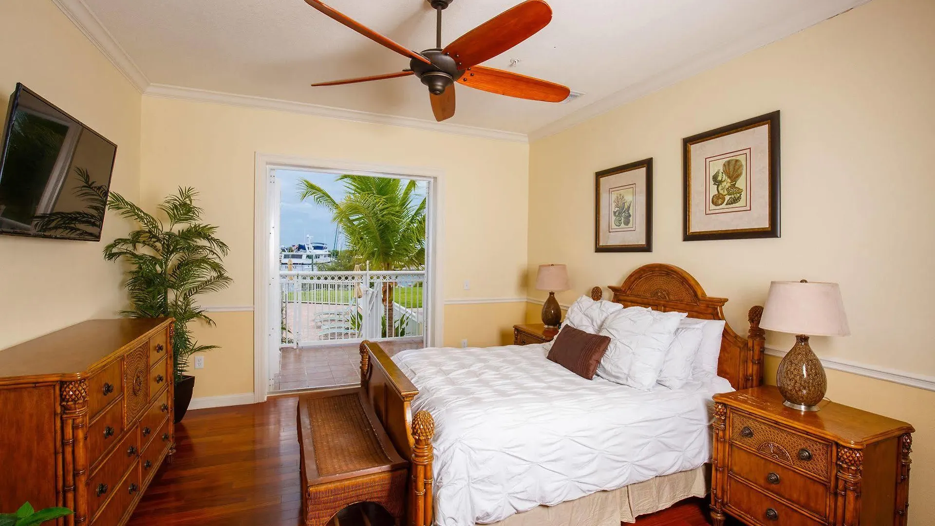 Apartament Key West Harbour Oceanfront Suites